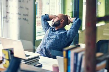 چگونه با تحقیر و بی احترامی در محیط کار مقابله کنیم؟