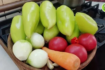 طرزتهی دلمه با سبزیجات مختلف / همه بدون استثنا آنها را دوست دارند!