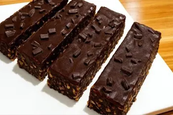 طرز تهیه بار کره بادام زمینی و جو دوسر میان وعده سالم بدون نیاز به پخت