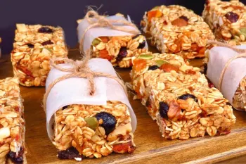 بدون آرد، تخم مرغ، شکر و کره! طرز تهیه گرانولا بار در خانه