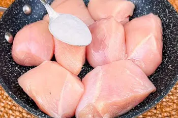 طرز تهیه مرغ کره ای / مثل کره در دهان آب می شود