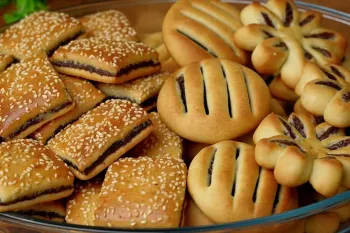 طرز تهیه نان خرمایی بدون نیاز به مخلوط کن / ترد و خوشمزه میشه