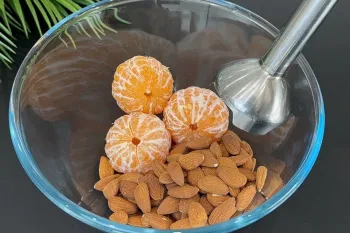 فقط با 3 نارنگی و یک مشت بادام، دسر پاییزی درست کنید