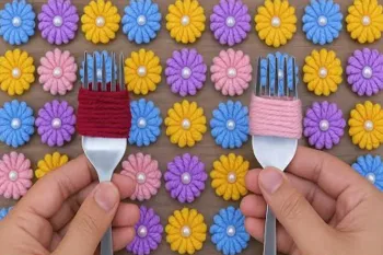 بافت گل و شکوفه با چنگال / من هر روز 500 تا از اینها می فروشم