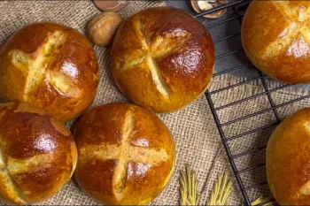 طرز تهیه نان پنبه ای مغزدار مخصوص تغذیه مدرسه بچه ها