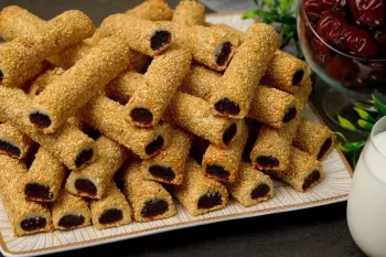 طرز تهیه چوب کنجد با خرما، دسری خشمزه و مقوی