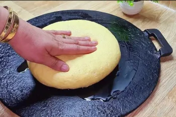 طرز تهیه شام خوشمزه با خمیر و ماهیتابه / فقط با آب درستش کنید