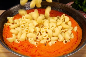 شما تمام عمرتان پاستا را اشتباه درست می کردید / طرز تهیه پاستا با پنیر و سس