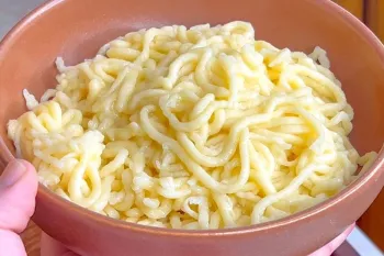 دیگه نودل آماده نخر / طرز تهیه نودل خانگی در 30 ثانیه بدون آرد با 2 ماده اولیه