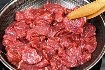 نحوه پخت گوشت گاو در ۱۵ دقیقه! راز نرم کردن سریع، سفت ترین گوشت گاو
