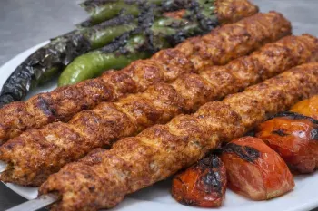دستور پخت کوبیده مرغ بدون شل شدن و وارفتن از روی سیخ