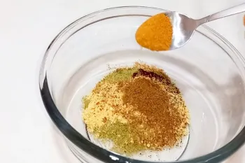 طرز تهیه ادویه سوسیس / راز مزه سوسیس بازاری بالاخره لو رفت!