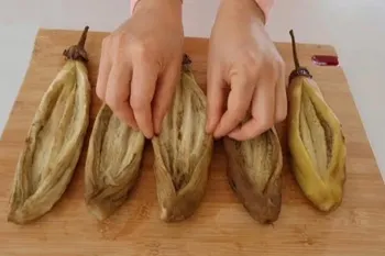 طرز تهیه بادمجان پیچ بدون نیاز به سرخ کردن