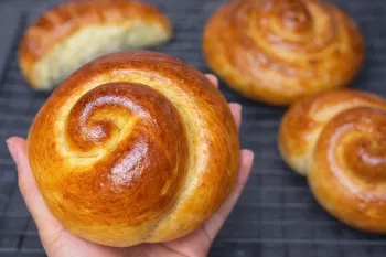 طرز تهیه نان شیرمال نرم خانگی به روش ساده در منزل