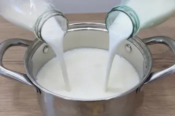 طرز تهیه ۵ کیلو پنیر از ۲ لیتر شیر : دیگه هیچ وقت پنیر آماده نمیخری