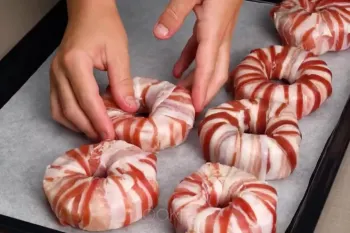 طرز تهیه شینسل مرغ با فلفل دلمه ای | شنیسل مرغ پفکی و ترد فقط با این ترکیب مخفی
