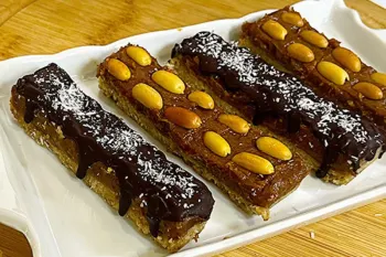 طرز تهیه اسنیکرز رژیمی ۱۰ دقیقه ای؛ میان وعده ای که چاقت نمیکنه هیچ، انرژی هم میده
