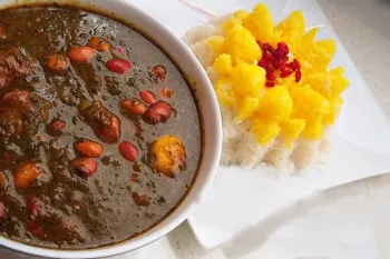 دستور پخت قورمه سبزی مجلسی جوری که گوشتش توی دهن آب میشه و عطرش دیوونت میکنه