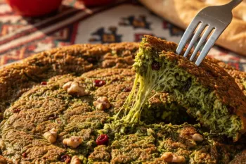 طرز تهیه کوکو سبزی مجلسی در ۱۰ دقیقه؛ با این ترفند شام امشب رو پادشاهی کن