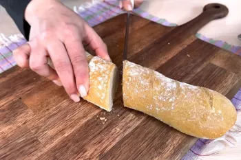 طرز تهیه نون باگت فرانسوی فقط با ۳ تا قلم جنس؛ ارزون ترین نونی که تا حالا پختی
