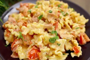 طرز تهیه یه پاستای خامه ای رستورانی و لاکچری فقط در ۱۵ دقیقه