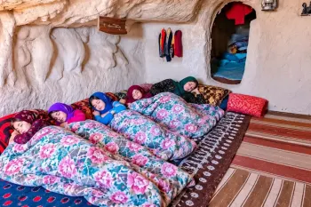 زندگی روستایی در خانه های گلی افغانستان / پخت نان تازه و صبحانه سنتی