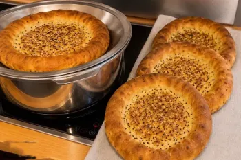 طرز تهیه نان خانگی در دیگ چدنی در ۳۰ دقیقه بدون فر