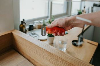 ترکیب تیغ ریش تراش با شانه مو یک ابزار خانگی شگفت انگیز می سازد