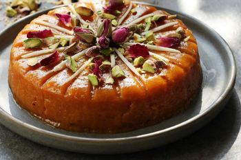 طرز تهیه حلوا ماسالا با شیره انگور و ادویه های معطر