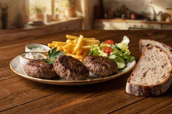 طرز تهیه کتلت آلمانی مجلسی با پوسته ترد و بافت نرم
