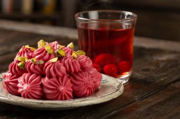 طرز تهیه حلوای آلبالو مجلسی و خوش رنگ با طعم ملس