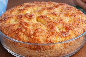 طرز تهیه کیک کره ای ایتالیایی با بافت اسفنجی و روکش خامه ای