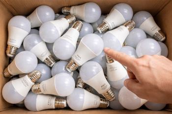 ترفند ساده برای تعمیر لامپ LED سوخته در خانه