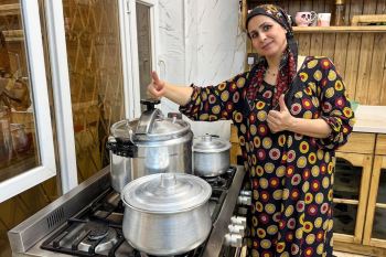 طرز تهیه زرشک پلو با خروس محلی و برنج رشته ای