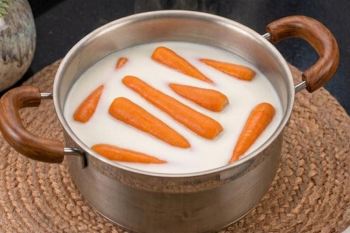 طرز تهیه شیرینی فوری با شیر و هویج در ۵ دقیقه بدون فر و بدون تخم مرغ