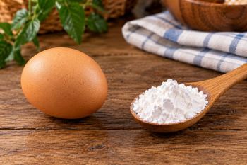 طرز تهیه ۵۰ عدد بیسکویت ترد با ۱ عدد تخم مرغ و نشاسته ذرت
