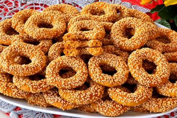 طرز تهیه کعک کنجدی عسل و شیر بسیار ترد و بازاری