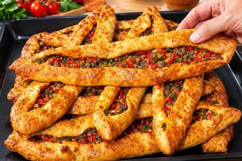 طرز تهیه پیده قایقی غذای اصیل و خوشمزه ترکی