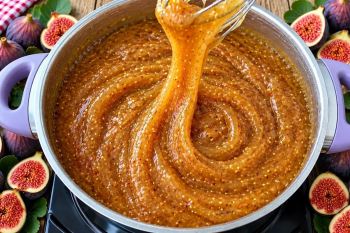 با ۵ تا انجیر و یک پیمانه شیر خوشمزه ترین شیرینی فصل رو درست کن