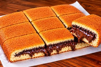 طرز تهیه کیک شکلاتی خیس با مغز پودینگ کاکائویی غلیظ