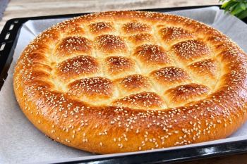طرز تهیه نان صبحانه با شیر، کره و کنجد در فر