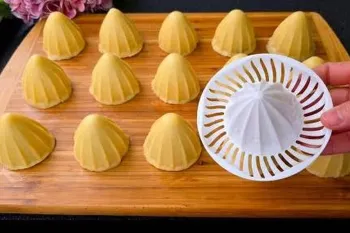 طرز تهیه شیرینی گردویی با خمیر ساده؛ خوش عطر، لطیف و آب شونده در دهان!