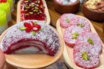 طرز تهیه دسر تاتلی زبرا انار سریع، آسان و با طعمی وسوسه انگیز