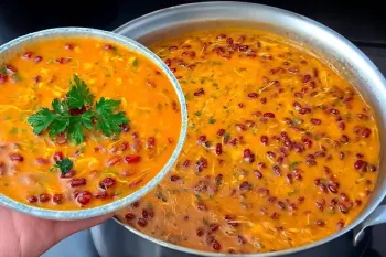 طرز تهیه سوپ زرشک با مرغ آسان و مقوی مناسب برای درمان سرماخوردگی