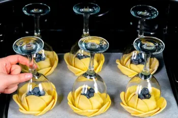 طرز تهیه دسر فوری با خمیر هزارلا خوشمزه تر از انتظار، ساده تر از همیشه