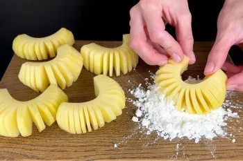 دستور پخت سیب زمینی نرم و تُرد در ماهی تابه؛ ساده و دلپذیر