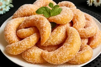 طرز تهیه شیرینی ماستی با یک تخم مرغ؛ ساده تر از چیزی که فکر می کنی