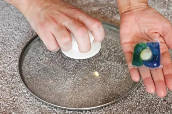 «ترفند خانگی برای برق انداختن فرش؛ سریع، طبیعی و کاربردی»