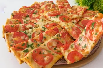 «فقط 3 سیب زمینی را رنده کنید؛ غذایی ساده، ارزان و خوشمزه تر از پیتزا»