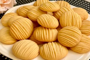 «این بیسکویت ها توی دهنت آب می شن! خوشمزه و آسون، طوری که هر روز درستشون می کنی!»